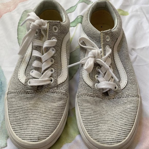 vans - Picture 1 of 4